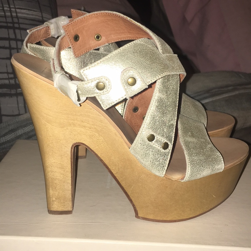 Platform sandals